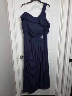 Elegant One-Shoulder Navy Evening Dress with Rhinestone Accent